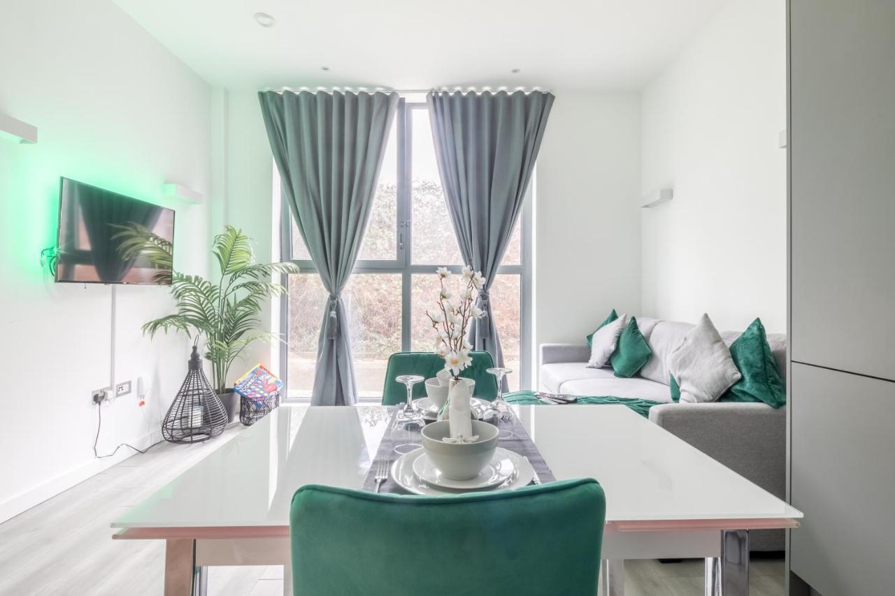 Elegant Apartment Милтън Кейнс Екстериор снимка