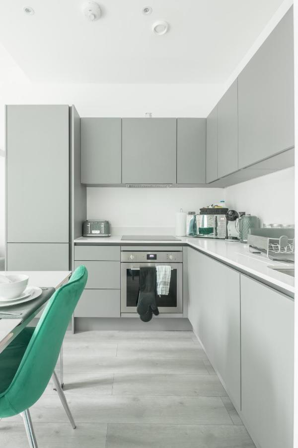 Elegant Apartment Милтън Кейнс Екстериор снимка